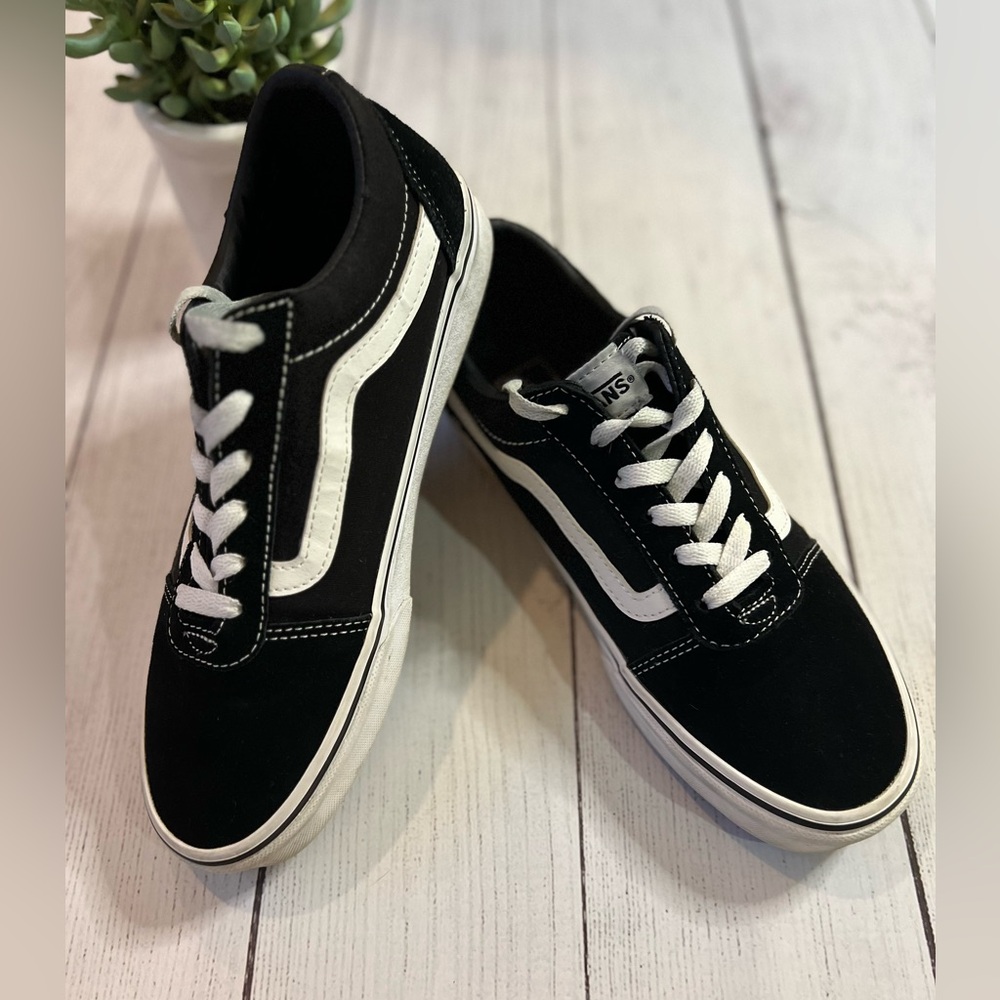🌾 VANS Classic Ward‎ Low Sneakers in black and white